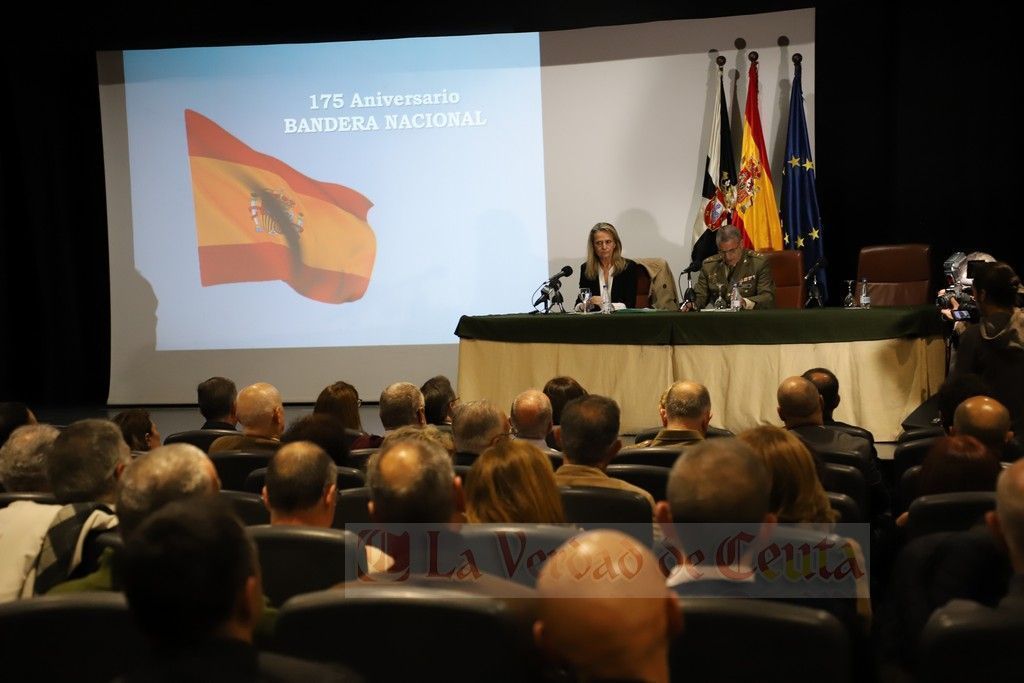  La periodista Isabel San Sebastián, conocida por defender la Patria, la Bandera y la Constitución.