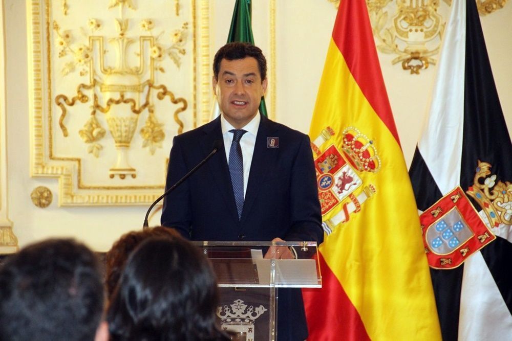 El presidente de la Junta considera que la reivindicación de Ceuta para el traslado de los MENA es "sensata, oportuna y justa".