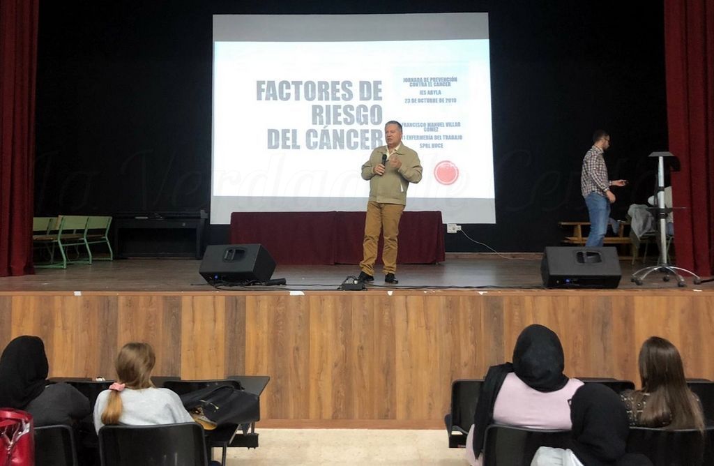 Domínguez enseña en el Abyla cómo prevenir un cáncer con hábitos de vida saludable