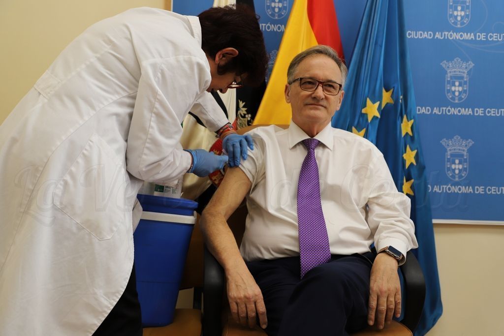 El Colegio de Médicos pide a Sanidad que envíe con urgencia más vacunas a Ceuta