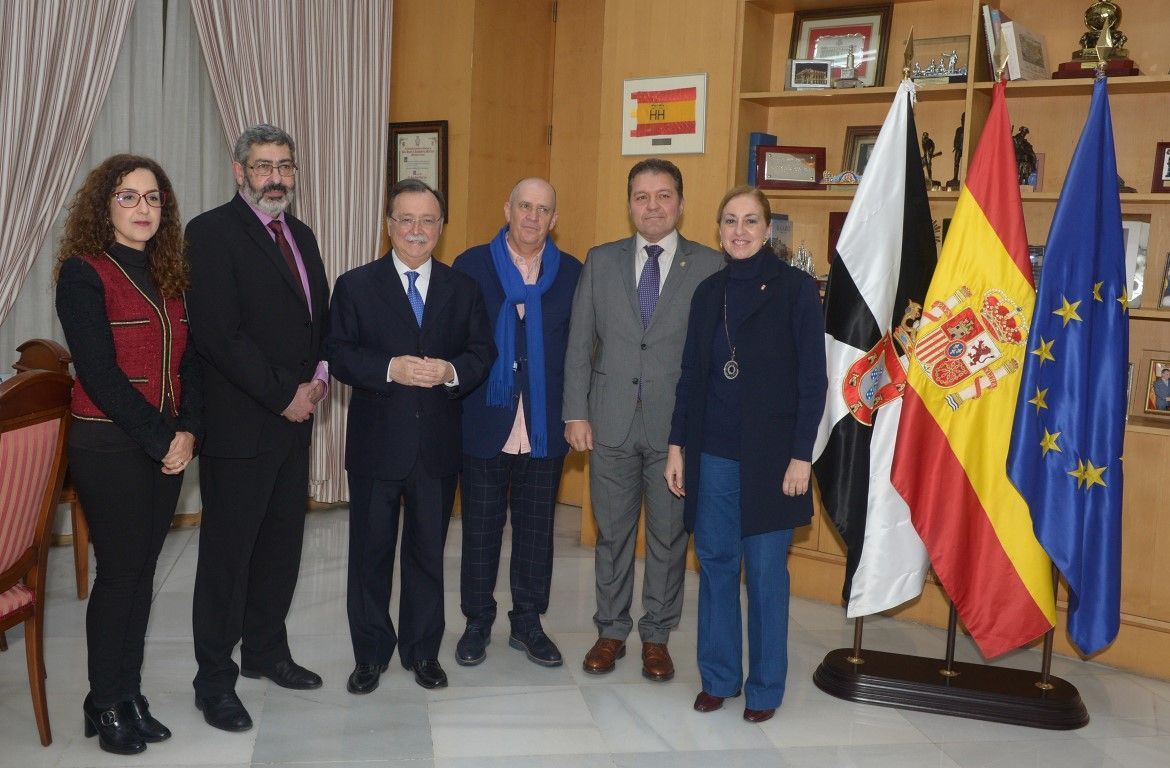 Vivas recibe colegio medico