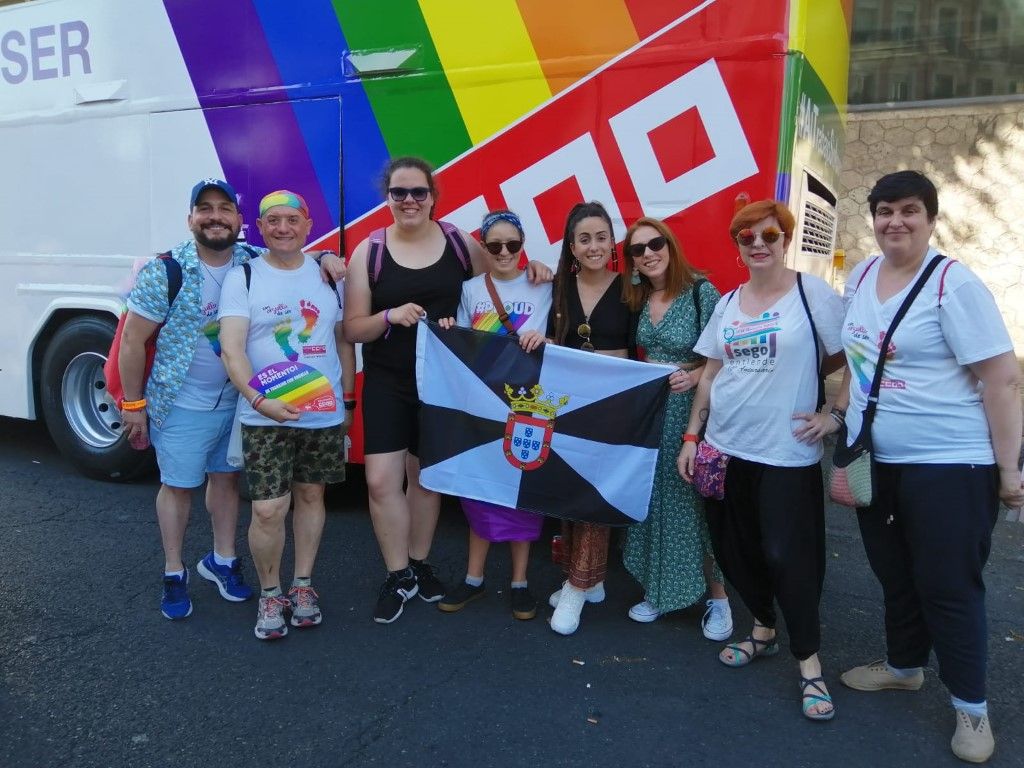 Jóvenes de CCOO participan en la marcha del orgullo LGTBI en Madrid