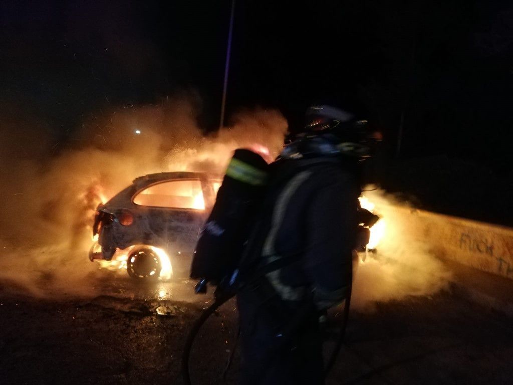 Bomberos incendio coche 0211 3