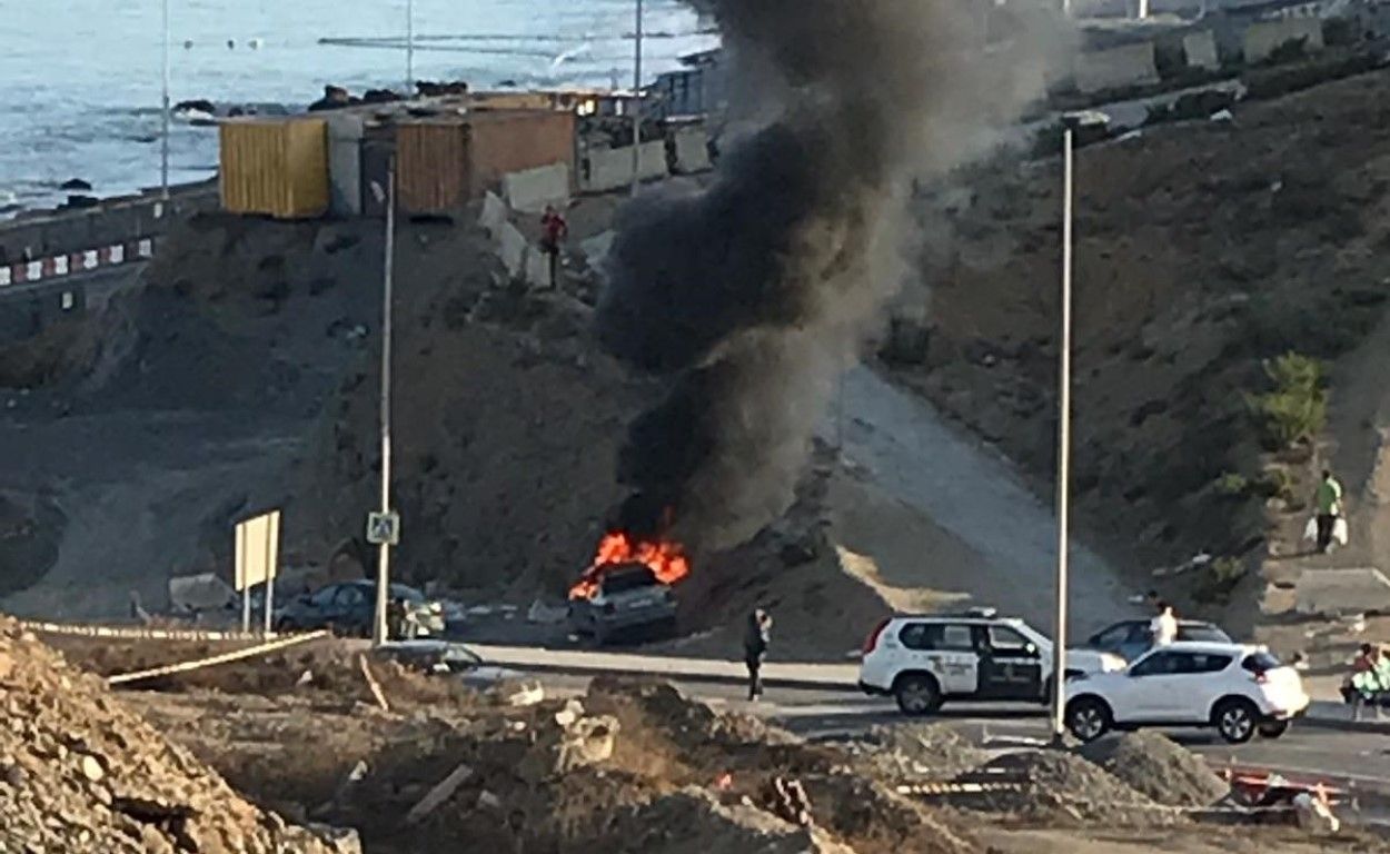 Incendiado un vehículo en las inmediaciones de la zona de embolsamiento