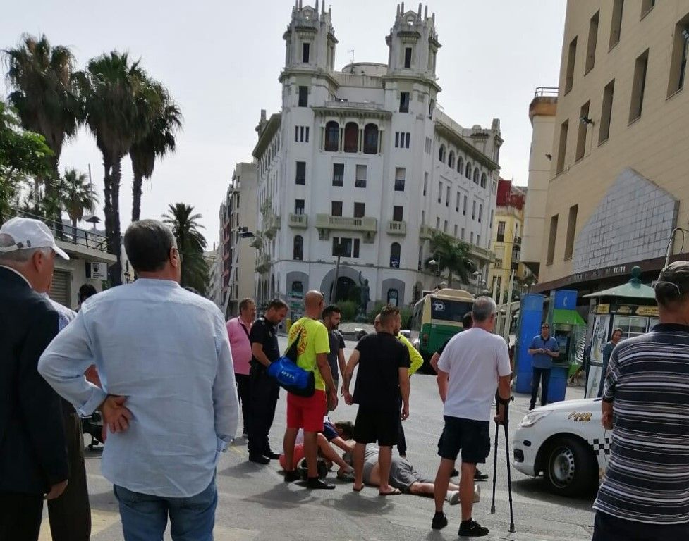 Un hombre de 50 años trasladado al Hospital tras sufrir un accidente de moto