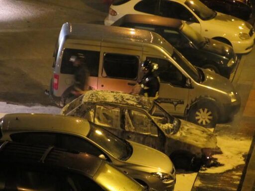 Un nuevo vehículo calcinado en la zona del Puerto.