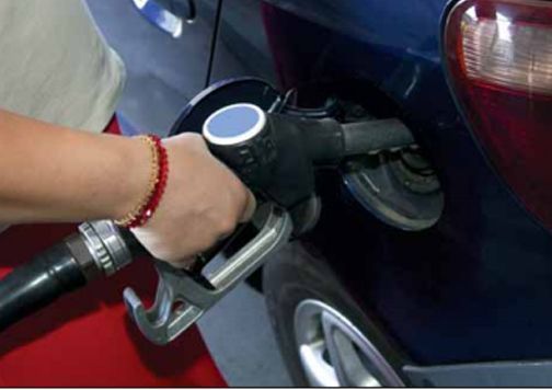 Los más de 40.000 coches de Ceuta consumen una media de 472,4 litros de combustible al año