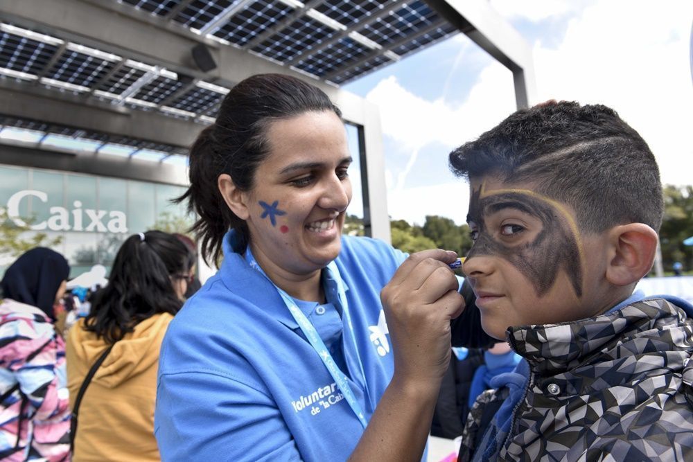 Los voluntarios de La Caixa en Ceuta celebran una jornada lúdica con 48 niños en situación de vulnerabilidad