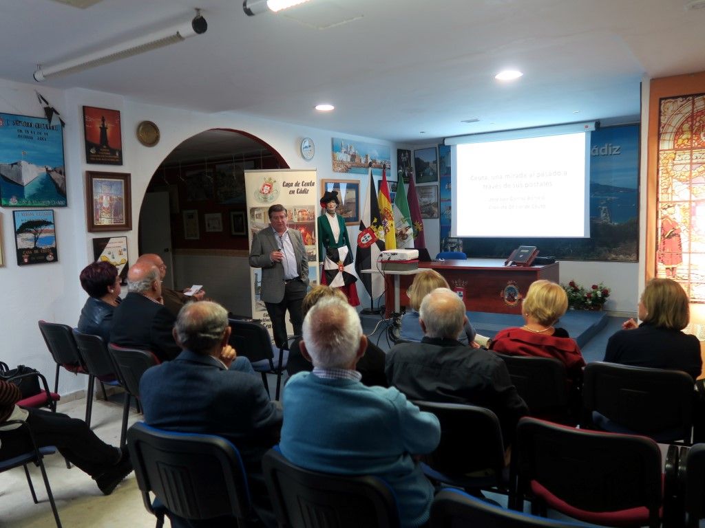 La Casa de Ceuta en Cádiz acoge una charla sobre la historia de las postales