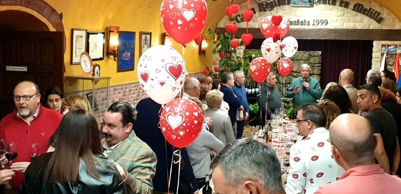 Éxito rotundo en la II Cata de Vino organizado por la Casa Regional de Ceuta en Melilla para festejar el dia de los enamorados