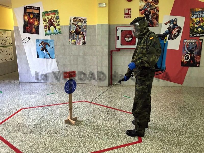 Los militares inician la desinfección de los colegios de Ceuta