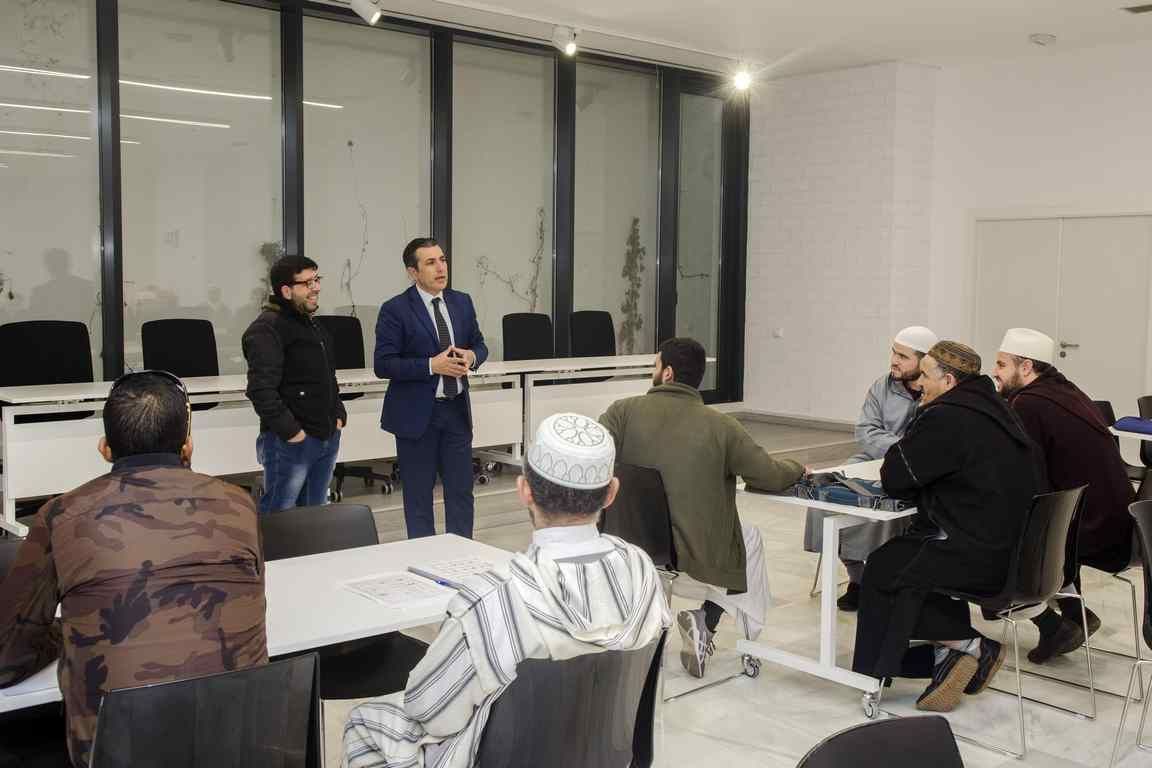 Se inician clases de español para líderes religiosos de la comunidad musulmana