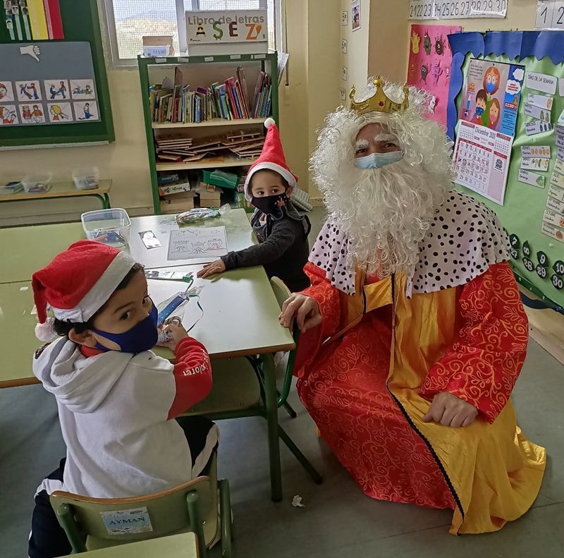SSMM los Reyes Magos visitan el CEIP Reina Sofía