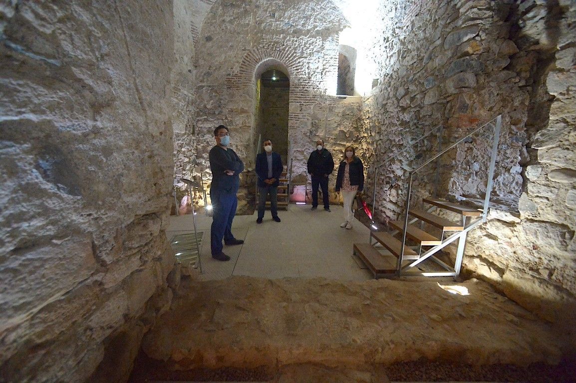 Carlos Rontomé visita el yacimiento de la Puerta Califal