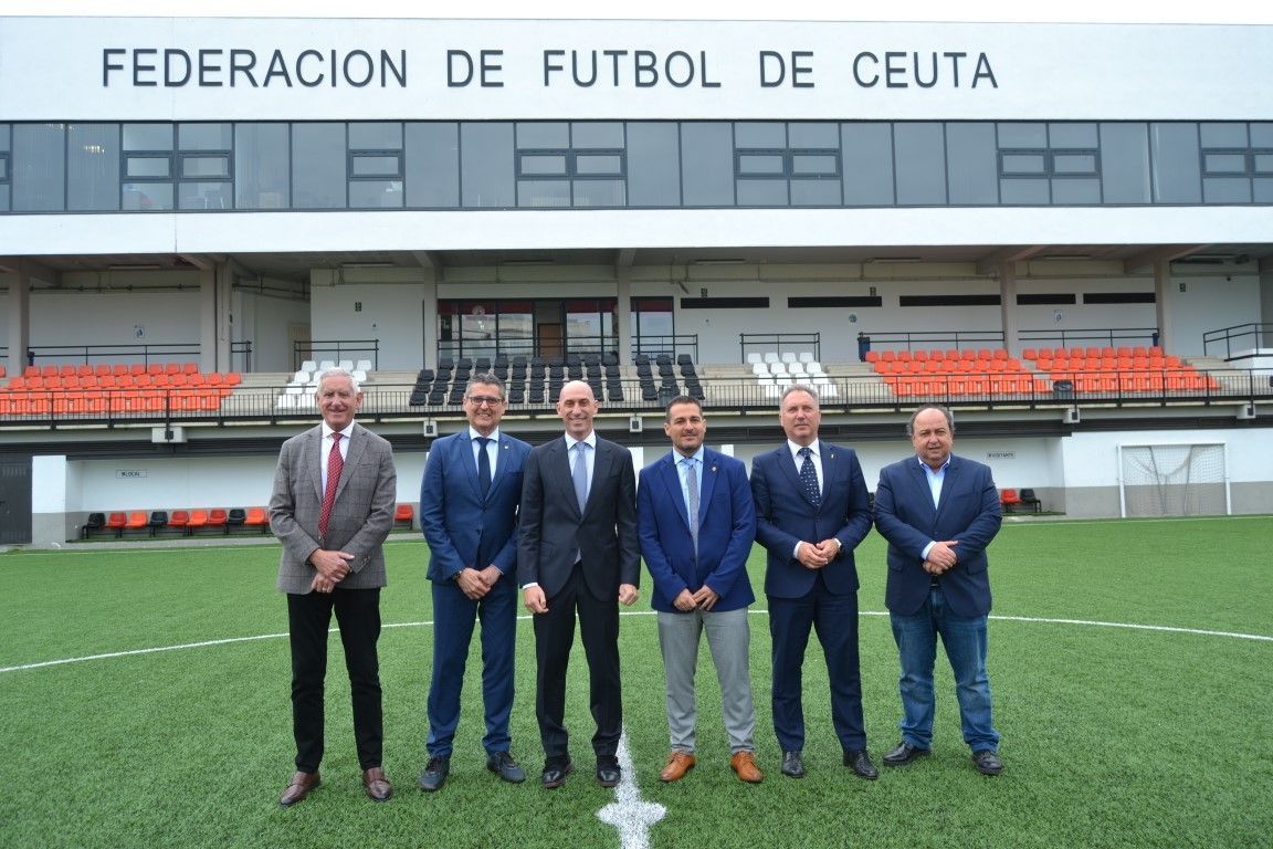 El presidente de la RFEF, Luis Rubiales, realiza una visita a Ceuta