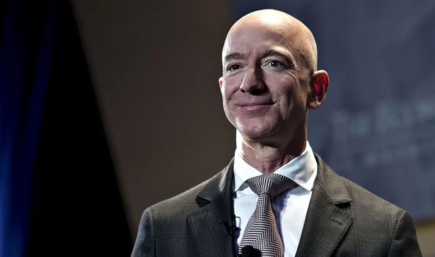 El fundador de Amazon gana 13 mil millones de dólares en un día