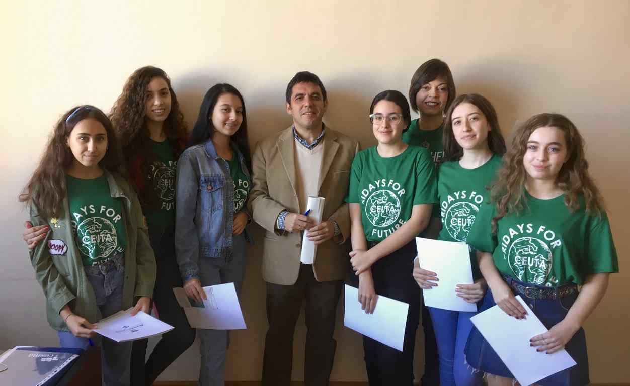 Los alumnos del Clara Campoamor realiza una visita a la Consejería de Fomento y Medio Ambiente