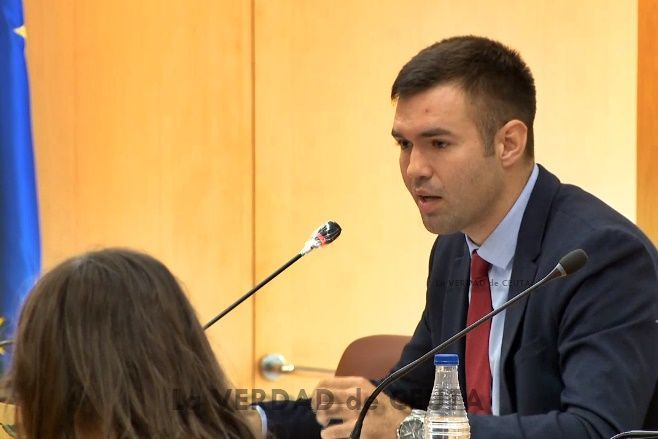 Vox y su batería de preguntas ante qué sucedió el día de Sacrificio