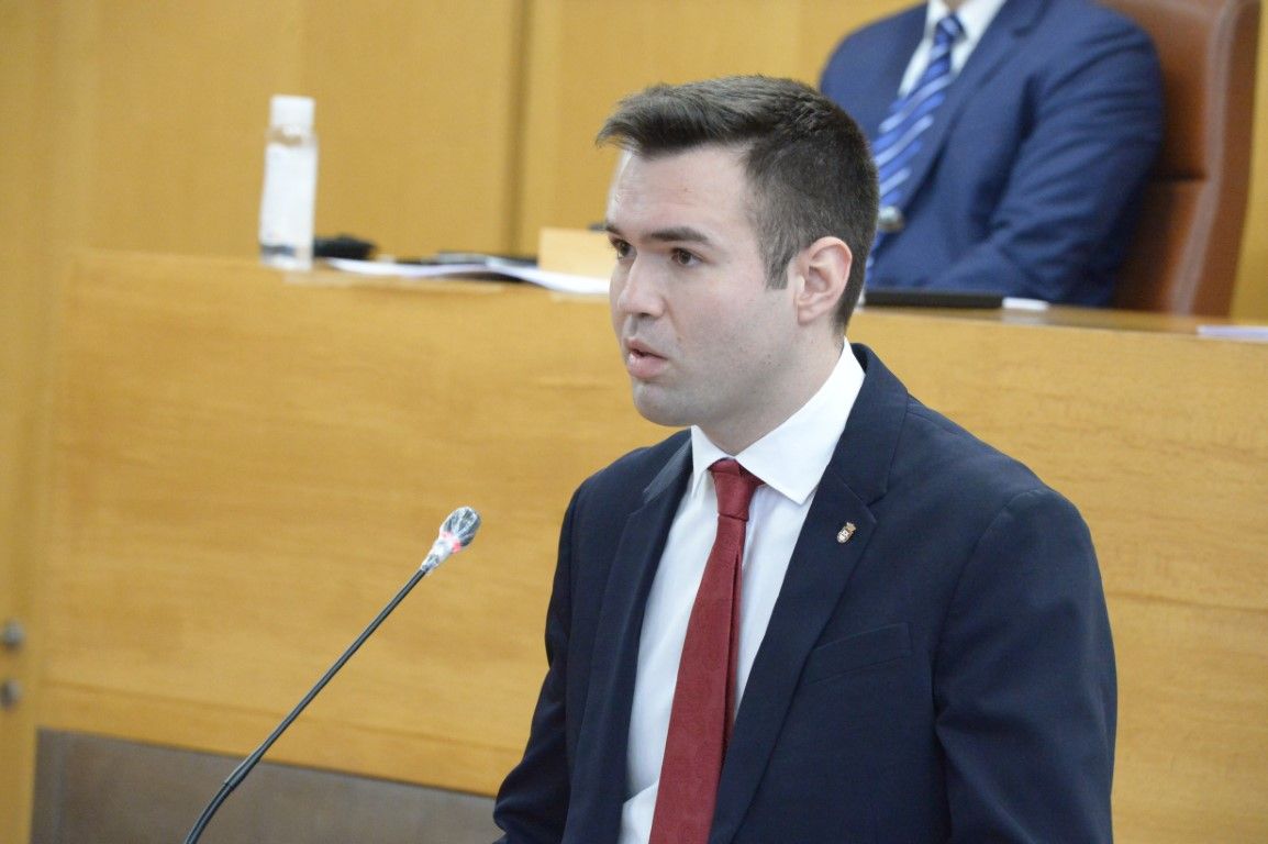 Vox lamenta en el debate de los Presupuestos que el PP “dependa de su poder clientelar” para seguir gobernando