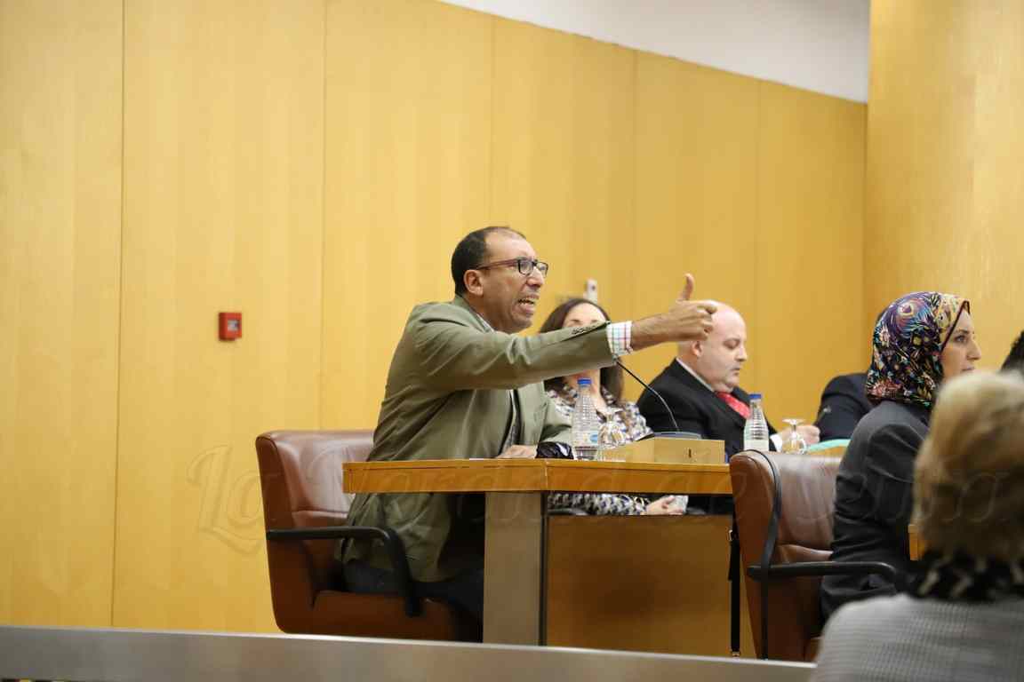 Caballas y Vox casi llegan a las manos en una sesión plenaria obligada a parar
