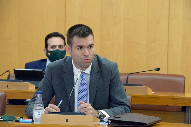 Vox Ceuta 'se lo piensa' y lanza un comunicado