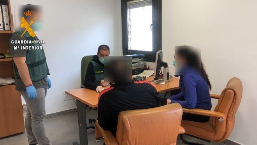 La Guardia Civil denuncia a 18 personas por compartir ubicaciones de controles de movilidad en dos grupos de WhatsApp