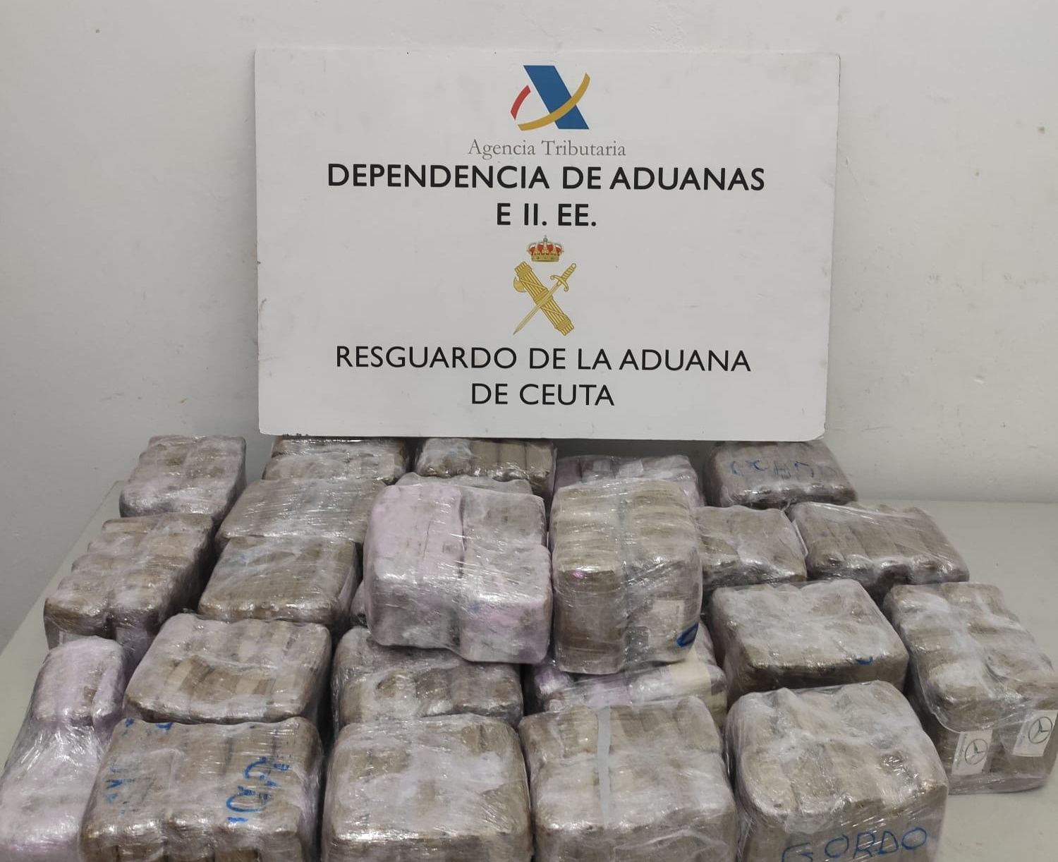 Un detenido con más de 24 kilos de hachís en su vehículo