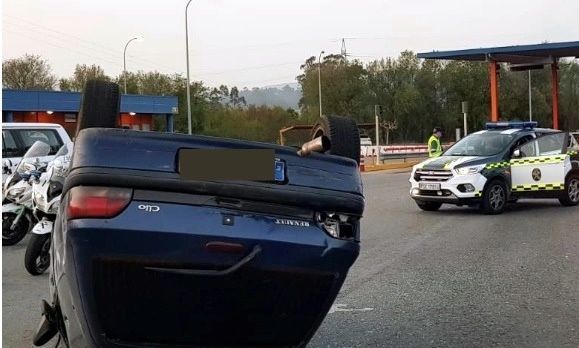 La Guardia Civil detiene a un conductor sin carné de conducir que se saltó un control