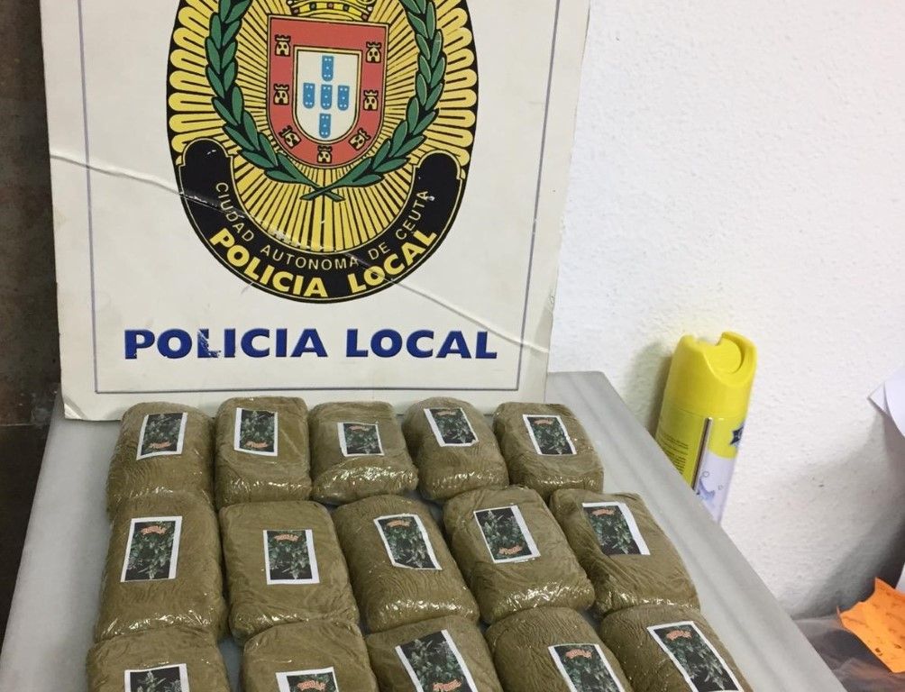 La Policía Local intercepta 1.400 gramos de hachís en un vehículo