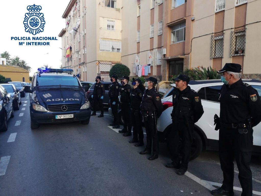 Los vecinos de Manzanera aplauden a la Policía Nacional