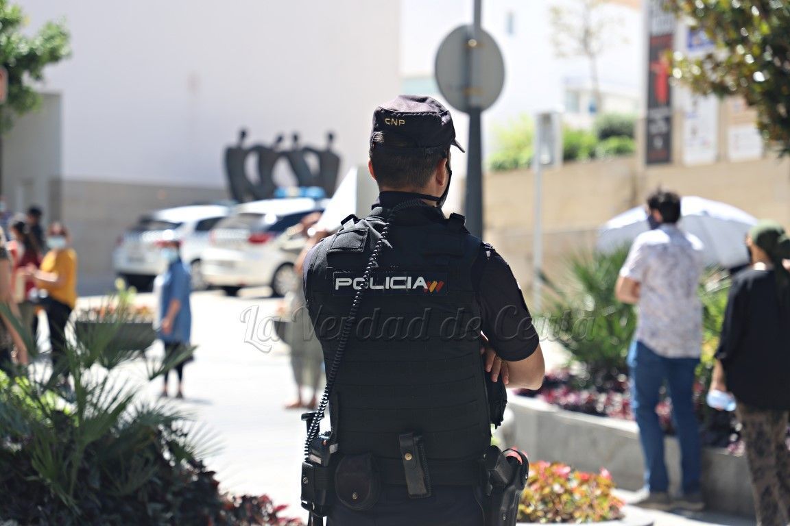 La Policía Nacional socorre a un turista alemán sin recursos