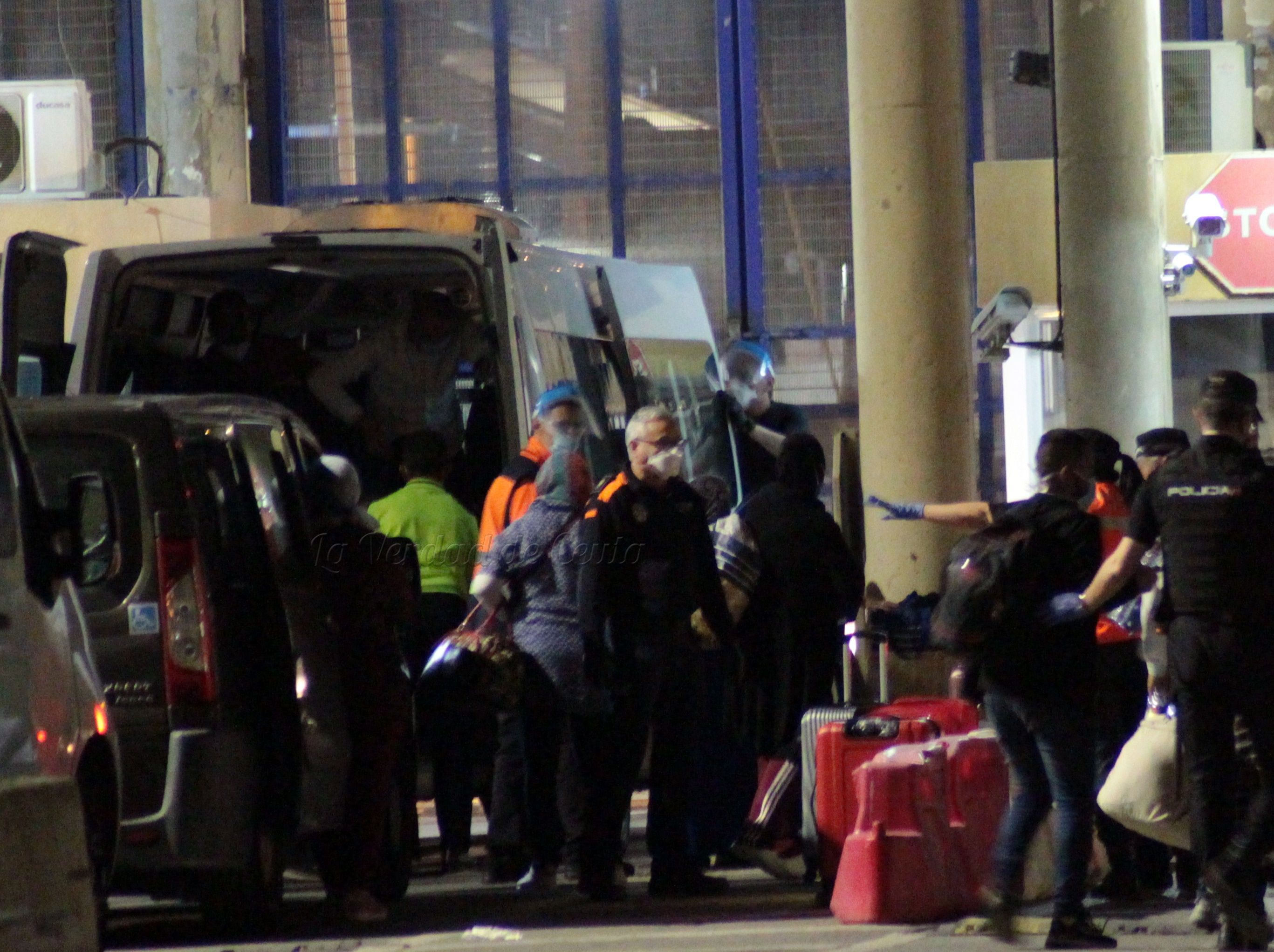 Otros 37 marroquíes regresan a su país por la frontera ceutí en una operación desarrollada esta madrugada