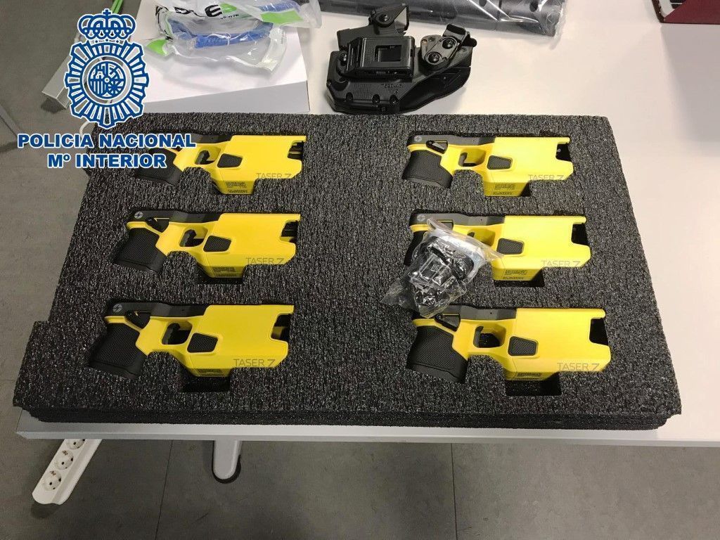 La Policía Nacional incorpora las pistolas eléctricas dentro de su uso policial
