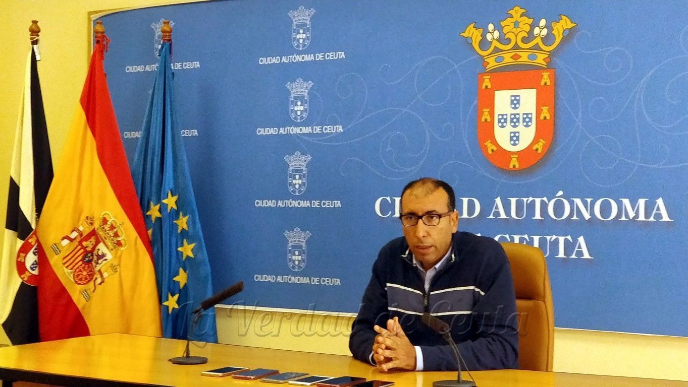 Mohamed Alí lamenta que se desconozca cómo se va a gestionar el banco de libros
