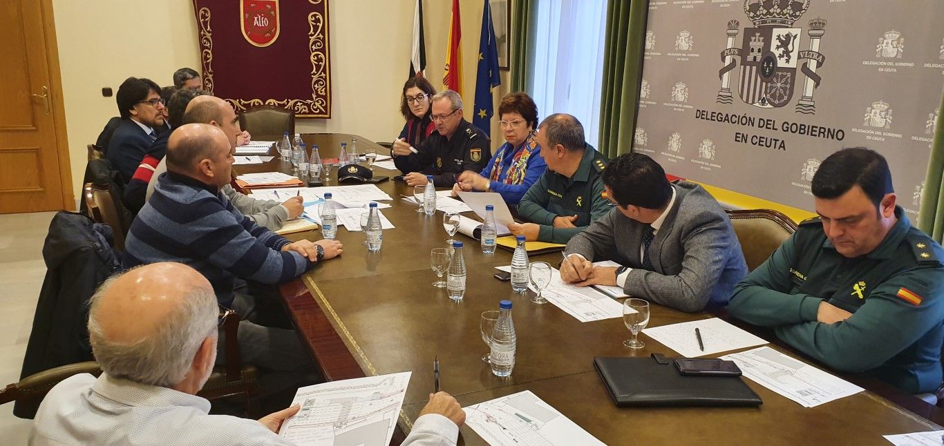 La Delegación del Gobierno trata el inicio de las obras de remodelación de la frontera