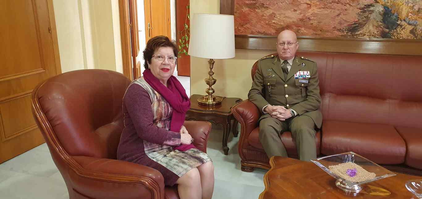 La delegada del Gobierno despide al comandante general y a los seis inspectores de policía en prácticas