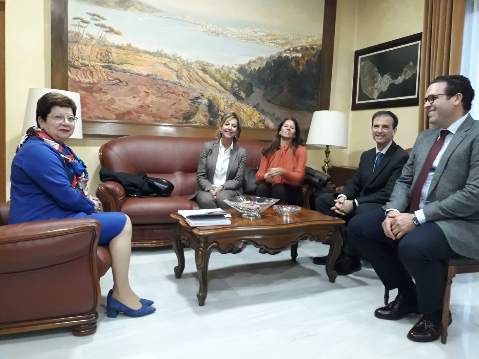 La Delegada del Gobierno se reúne con Pilar Fernández Marín