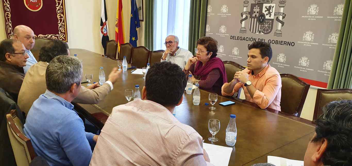 Los empresarios trabajarán de manera coordinada con la Delegación del Gobierno por la situación de la frontera