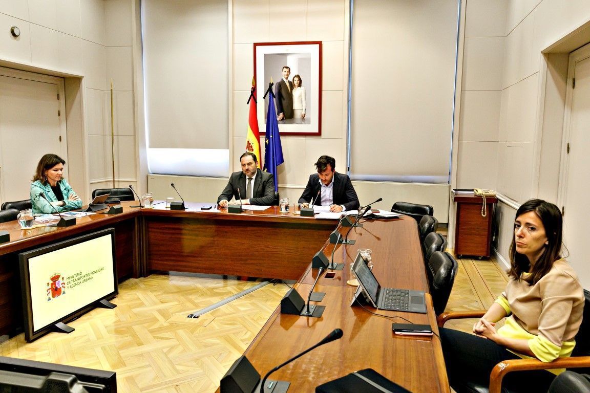 Ábalos reafirma su compromiso con el transporte público como columna vertebral del sistema de movilidad urbana e interurbana 