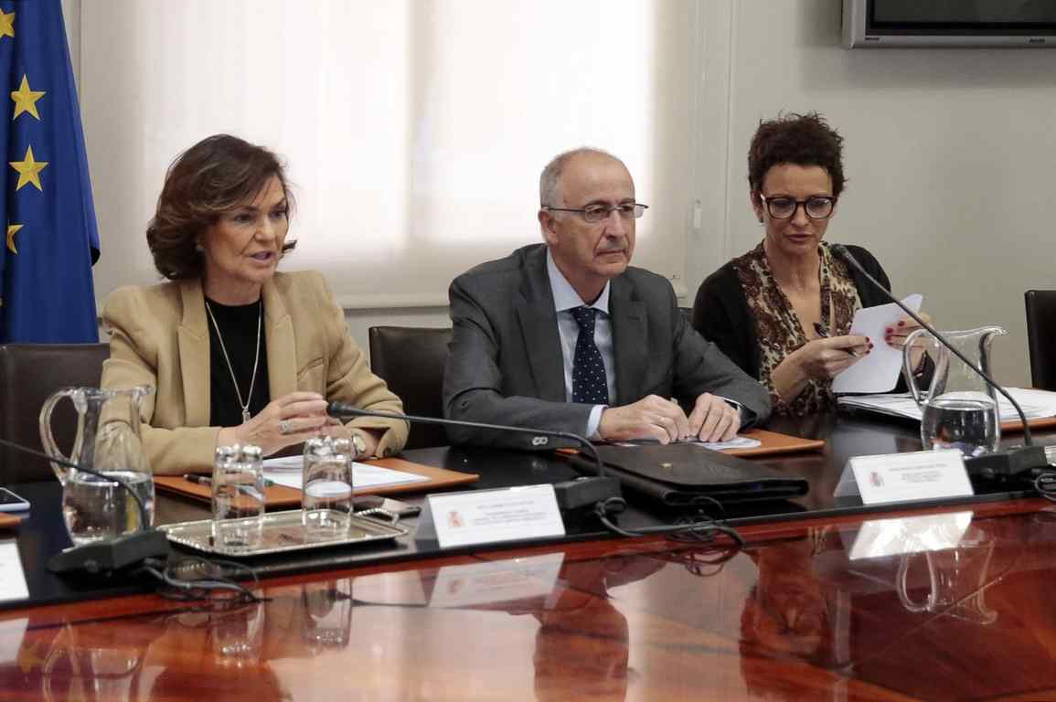 Carmen Calvo insta a los delegados del Gobierno a mantener una dedicación máxima