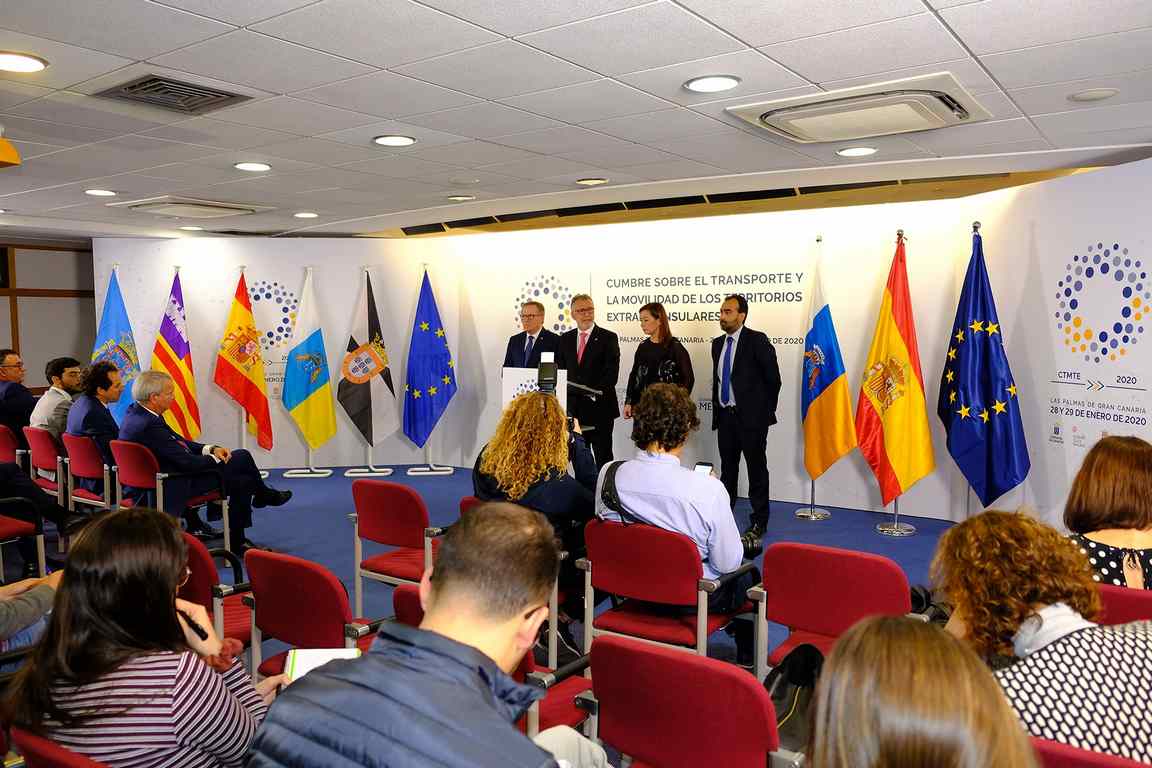 Los Gobiernos extrapeninsulares piden al Estado que garantice la conectividad de sus territorios con el resto del país