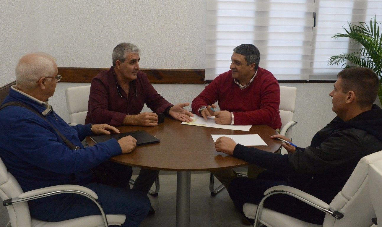 Los cazadores se reúnen con el Gobierno de la Ciudad