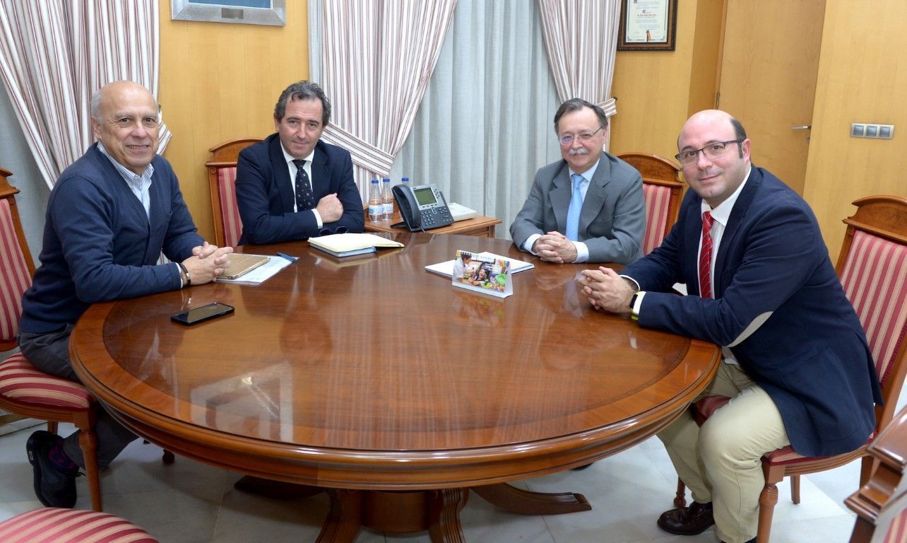 El presidente Vivas se reúne con el Colegio de Farmaceúticos de Ceuta