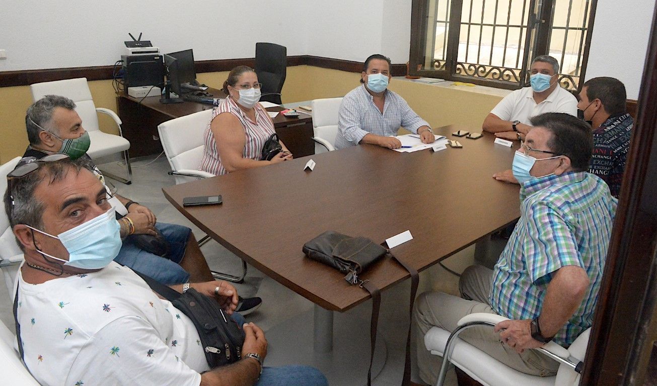 El Consejero de Servicios Urbanos sigue con su ronda de reuniones con los presidentes de las barriadas