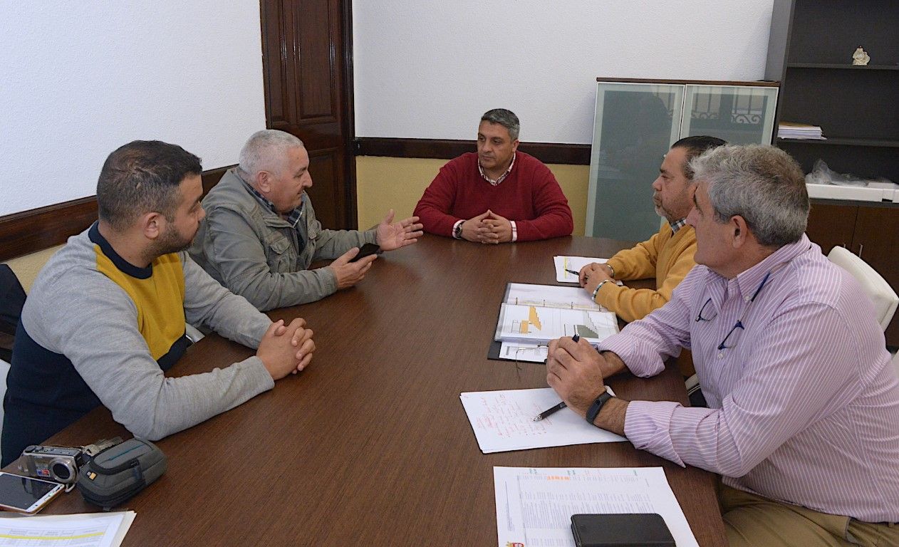 El consejero Yamal Dris mantiene una reunión con más presidentes de barriadas