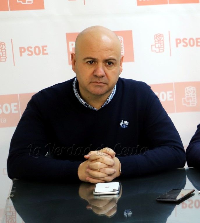 El PSOE de Ceuta exige al Gobierno de Vivas que retire las chatarras de vehículos y las basuras acumuladas en las vías de acceso al Príncipe Alfonso 