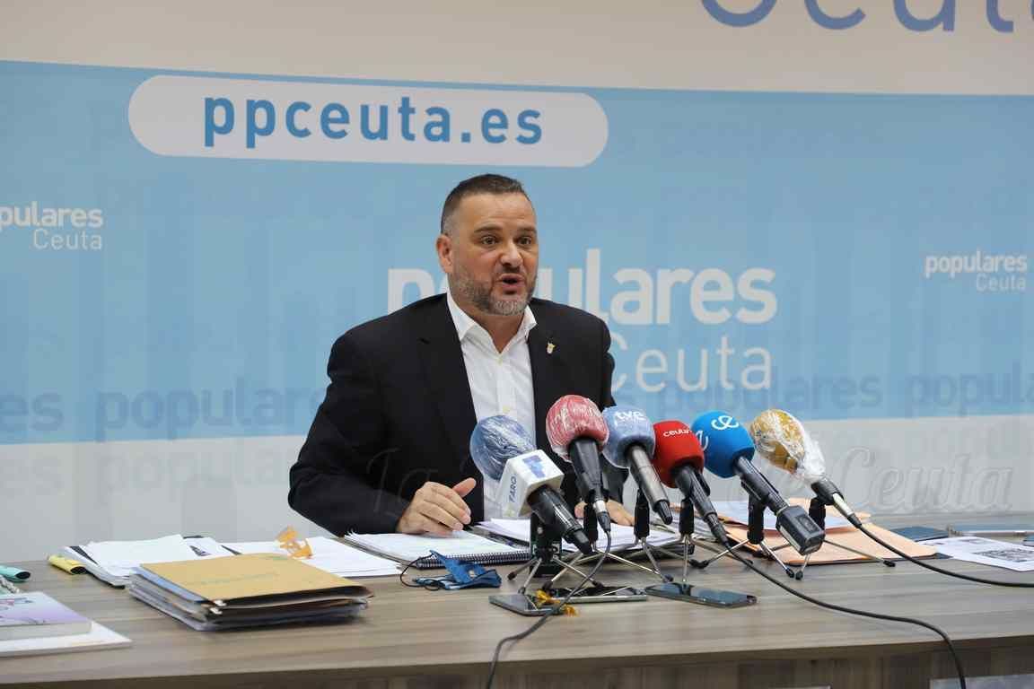 El senador David Muñoz participa en Madrid en el minuto de silencio por las víctimas de violencia de género