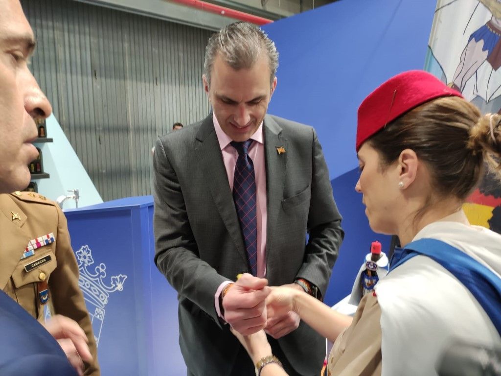 El secretario general de Vox, Javier Ortega Smith, visita el stand de Ceuta en FITUR