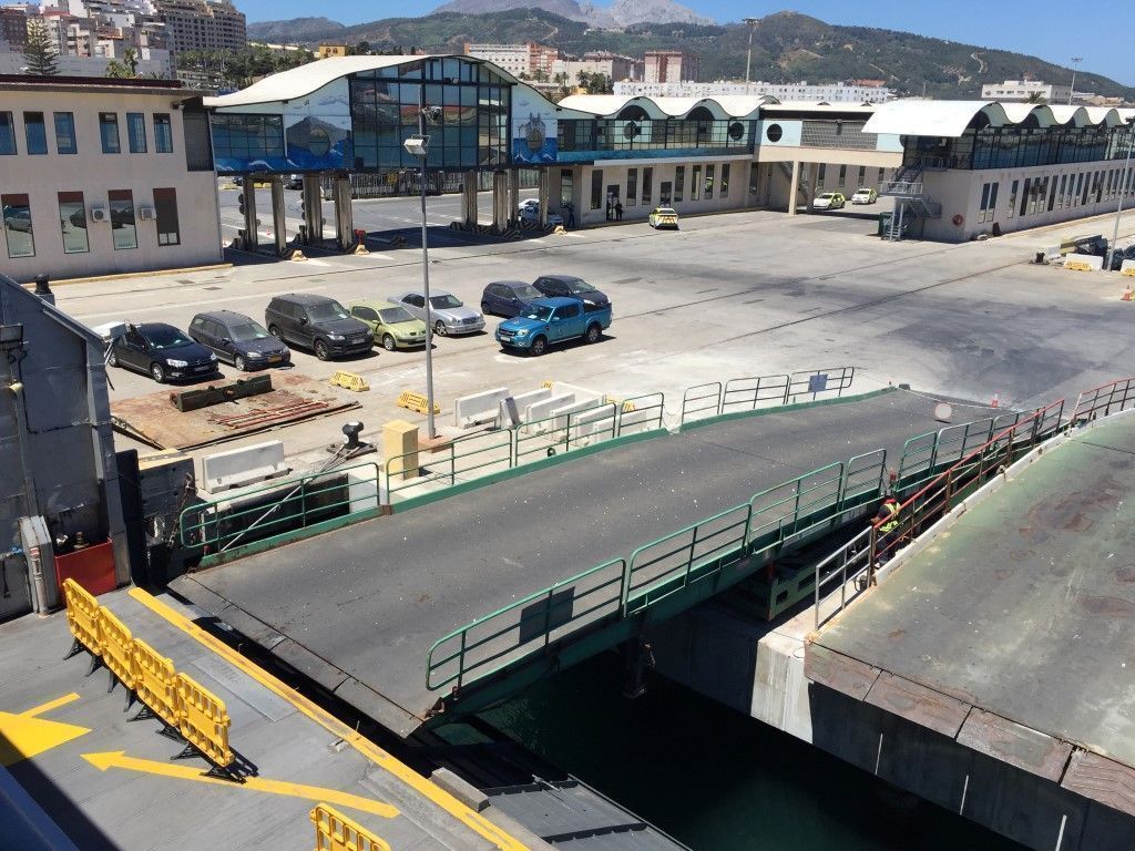 El Passió de Balearia sufre una avería e impide que los vehículos salgan del barco durante casi una hora