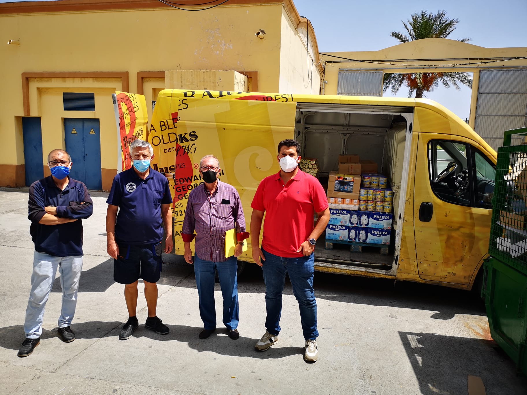 La Confederación de Empresarios de Ceuta, hace la primera entrega al Banco Alimentos de su Campaña solidaria SolidariCeuta